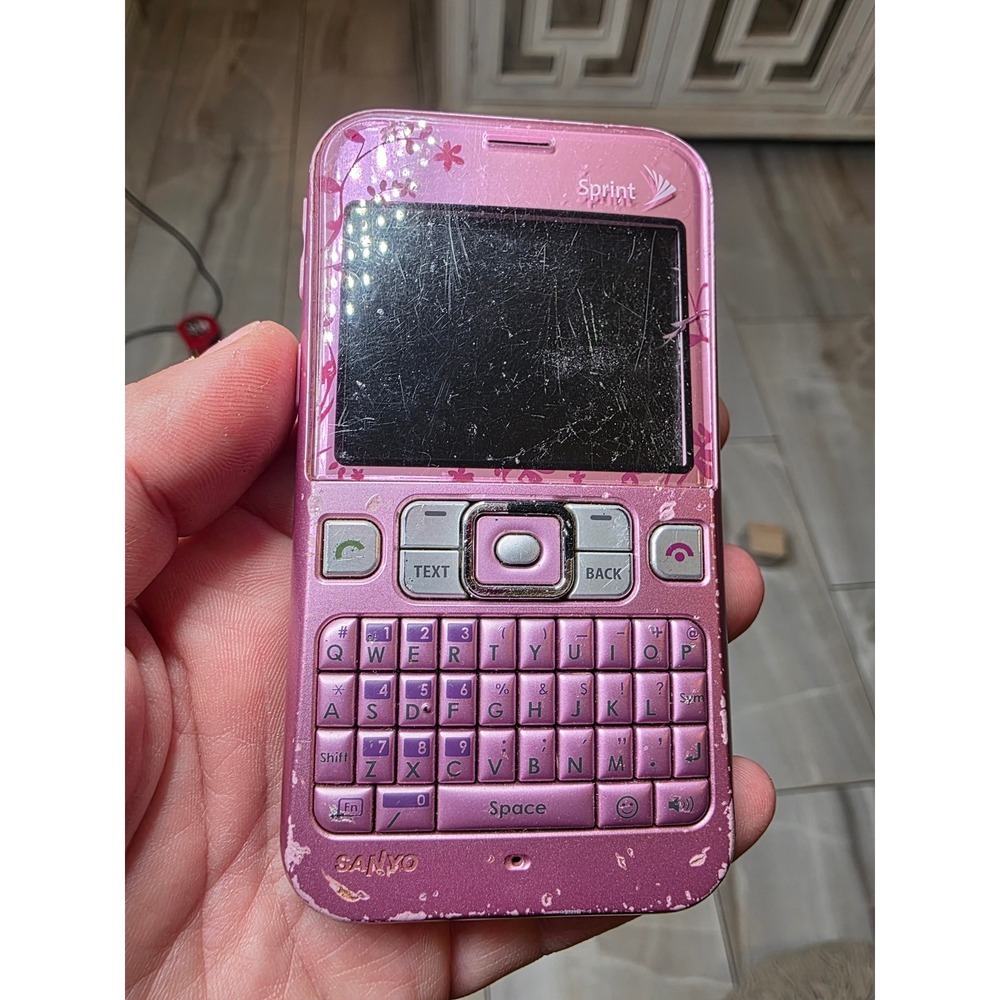 Sanyo SCP-2700 Pink Sprint Cellular Phone QWERTY Keyboard Vintage Retro 1.3MP